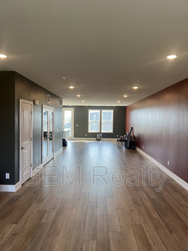 Building Photo - 42710 Darala Dr