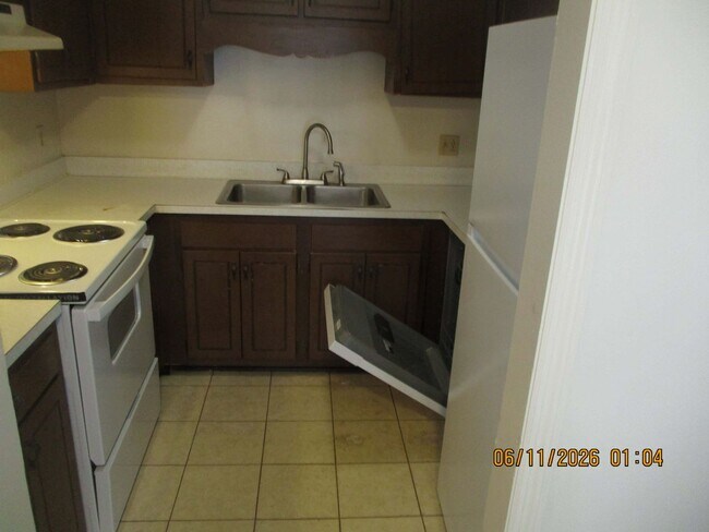 Building Photo - 2024 Oglethorpe Ave
