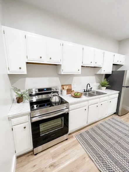 Building Photo - 410 W Maple St