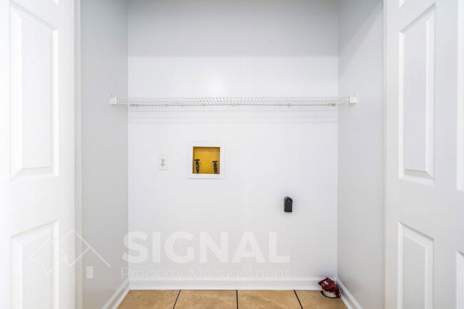 Building Photo - 1300 Yukon St