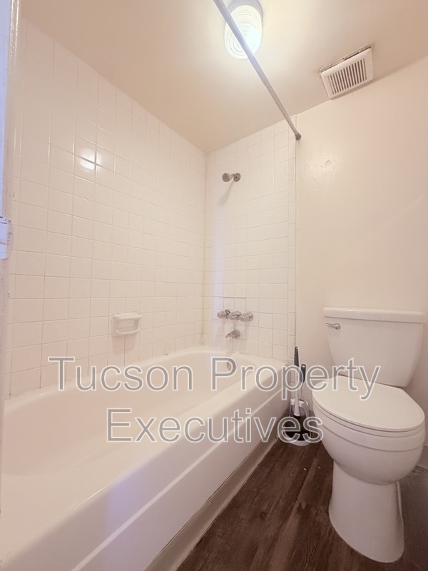 Building Photo - 20 N Leonora Ave