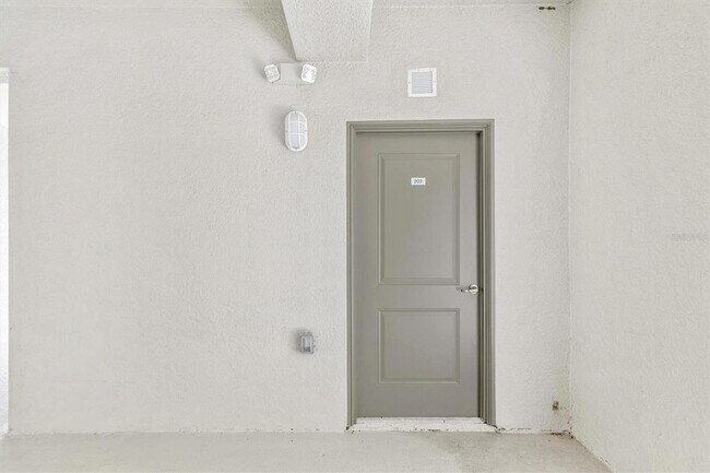 Building Photo - 12280 Wellen Golf St