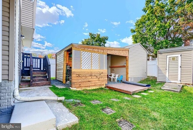 Building Photo - 4 Maya Way