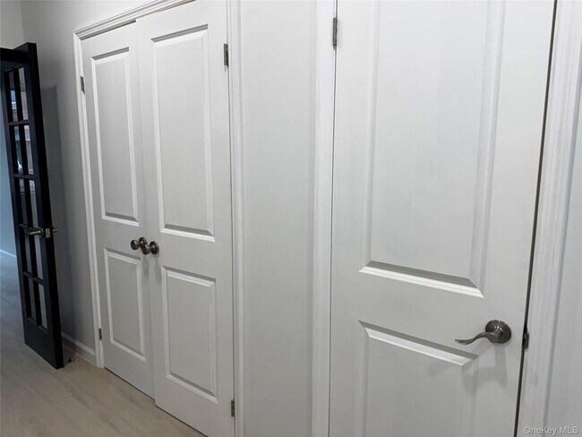 Building Photo - 754 Manhattan Ave