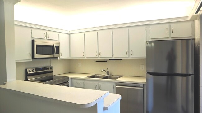 Building Photo - 194 Lake Arbor Dr