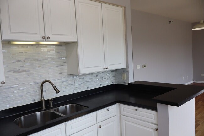 Building Photo - 100 N Hermitage Ave