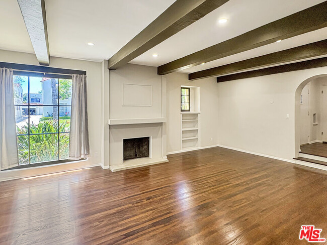 Building Photo - 170 N Orange Dr