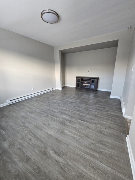 Building Photo - 1338 Main St