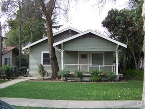 Building Photo - Great downtown location