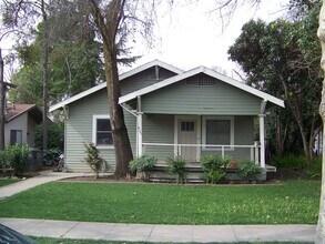 Building Photo - Great downtown location