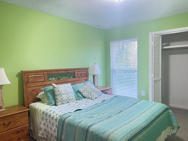 Building Photo - Furnished NMB Three-Bedroom Townhome is less than one mile from the Beach! Available Now!