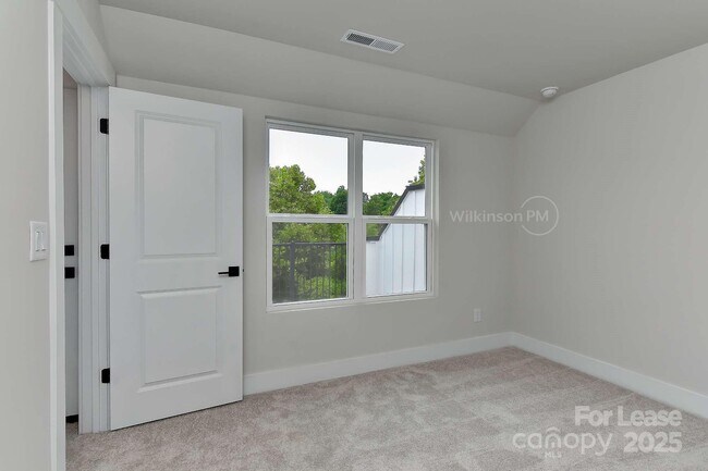 Building Photo - 2043 Clarksdale Dr