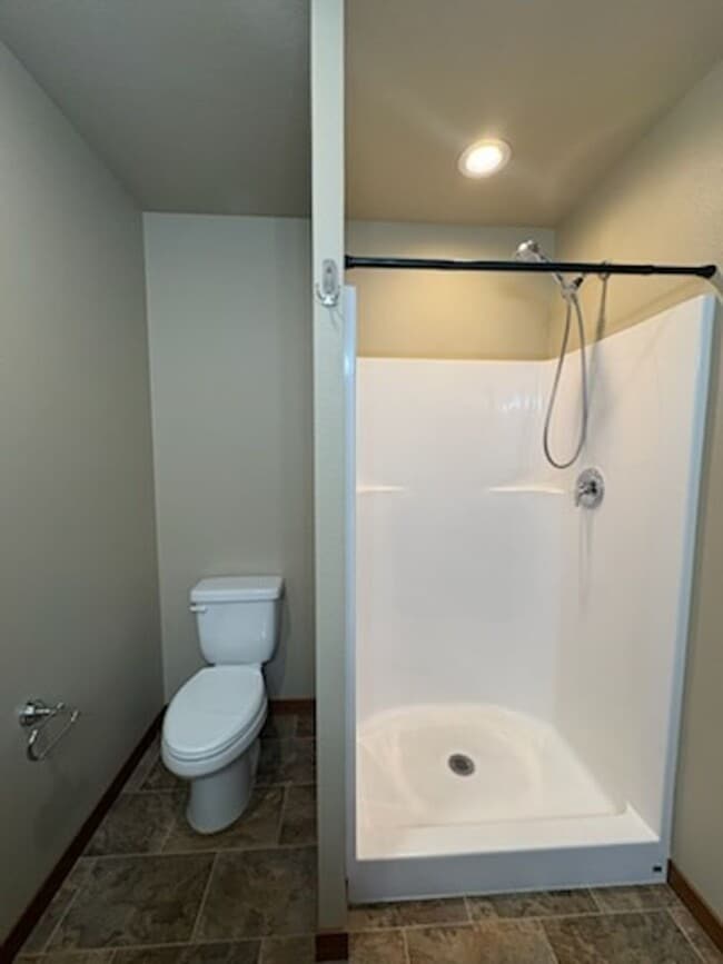 Building Photo - 3 BEDROOM | 2 BATH | GARAGE | NEWER TOWNHOME SUMMERSET