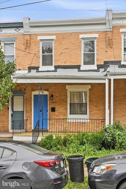Building Photo - 586 Martin St