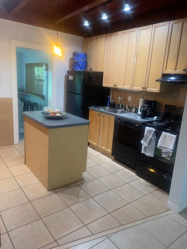 Primary Photo - 428 Court St