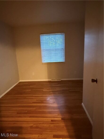 Building Photo - 195 Surrey Ln