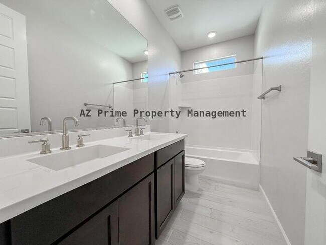 Building Photo - 5138 E Anderson Dr