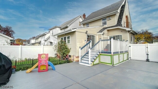 Building Photo - 836 Livingston Rd