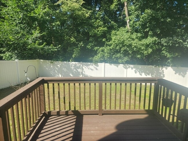 Building Photo - 105 Sanborn St