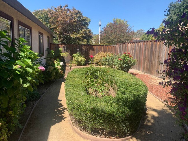 Building Photo - 4518 Avondale Cir