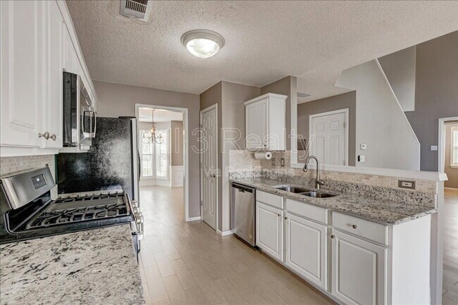 Building Photo - 2540 Alvecot Cir SE