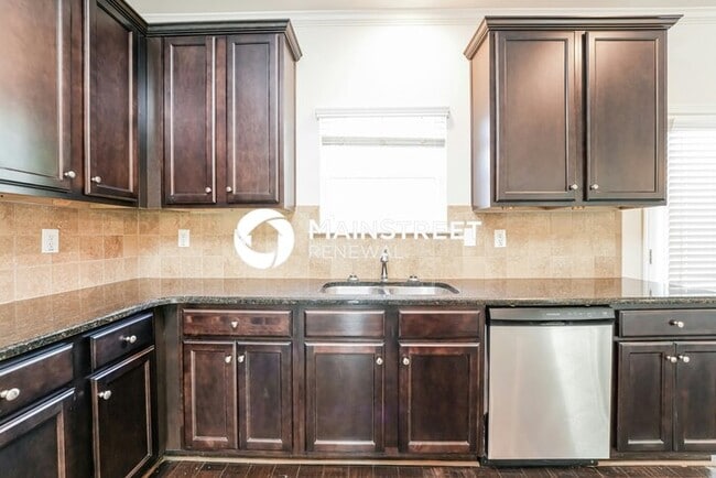 Building Photo - 4 Bedroom Pet-Friendly Home in Union City, GA with Main Street Renewal