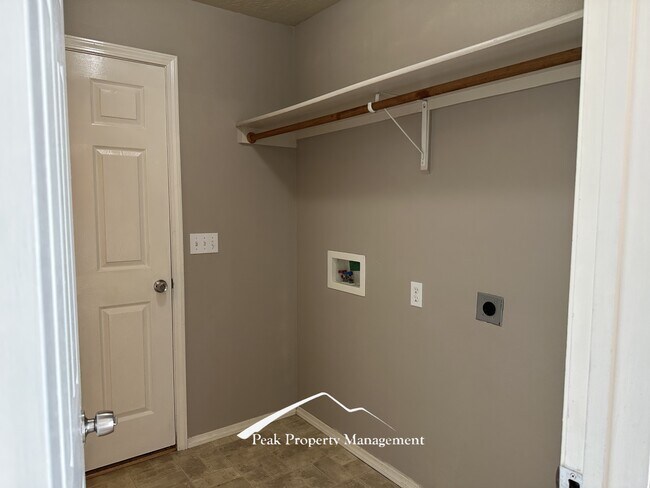 Building Photo - 2524 Colfax Dr