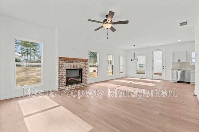 Building Photo - 105 Carroll Cir