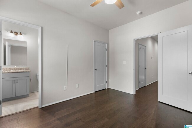 Building Photo - 1348 Calash Ave
