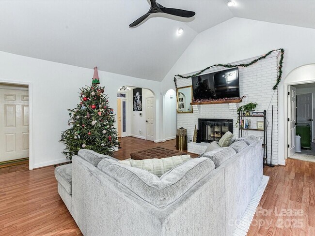 Building Photo - 6915 Pleasant Dr