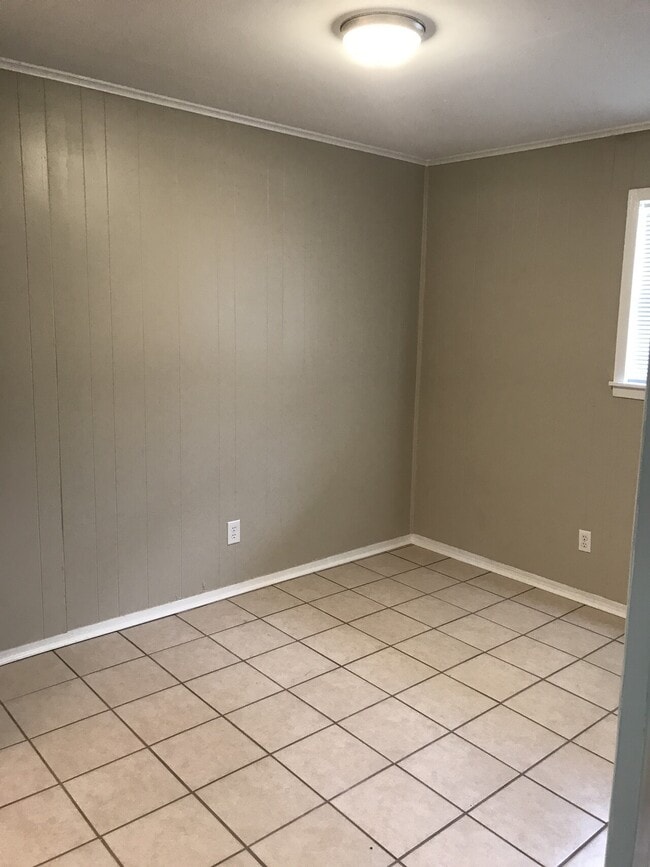 Building Photo - WoodCreek Apartments