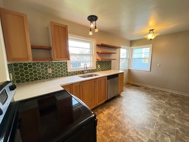 Building Photo - 4643 NE 38th Ave