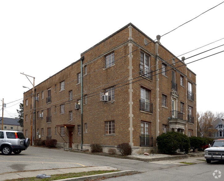 Primary Photo - Flats at West End