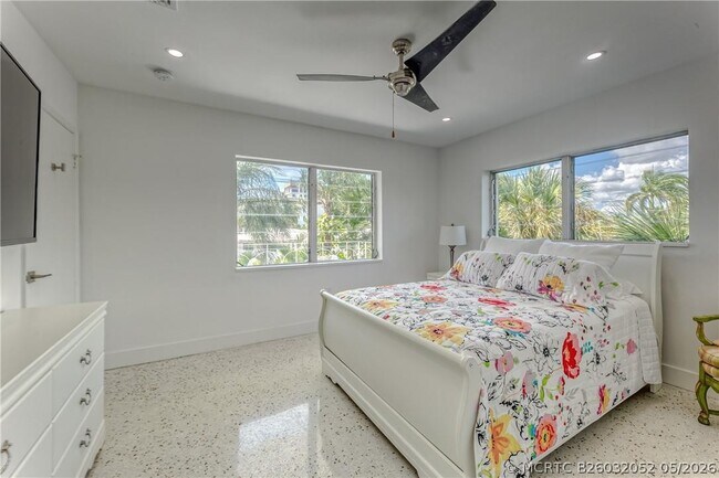 Building Photo - 2717 Yacht Club Blvd