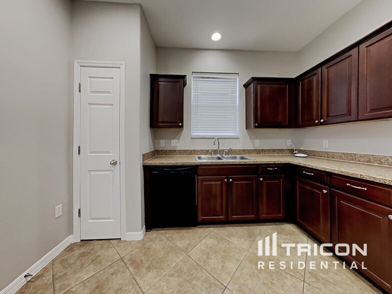Building Photo - 3491 Heath Dr