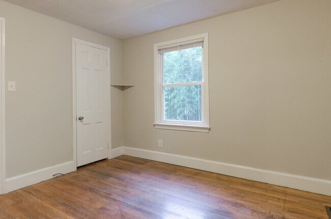 Building Photo - 1233 Cheshire Ave