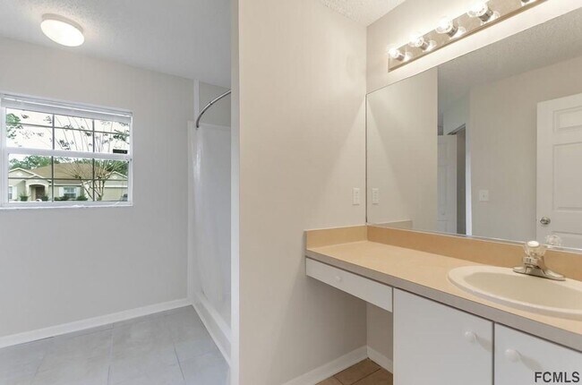 Building Photo - 3 Bedroom 2 Bath Single Family Home on a Cul-de-sac