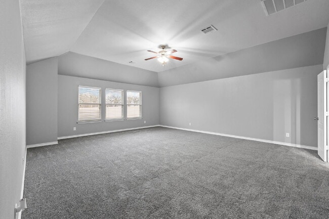 Building Photo - Spacious 5-Bedroom Retreat on Hidden Lake Court with Pool