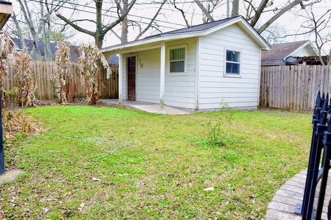 Building Photo - 4722 Woodside St