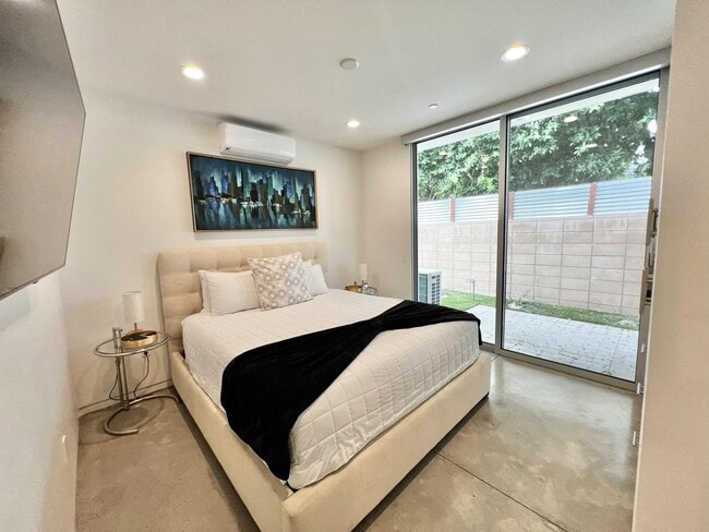 Building Photo - 73801 Shadow Mountain Dr