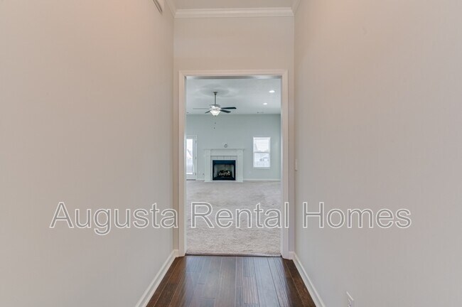 Building Photo - 2562 Inverness Dr