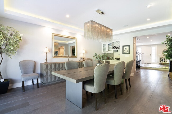 Building Photo - 9145 Sawyer St