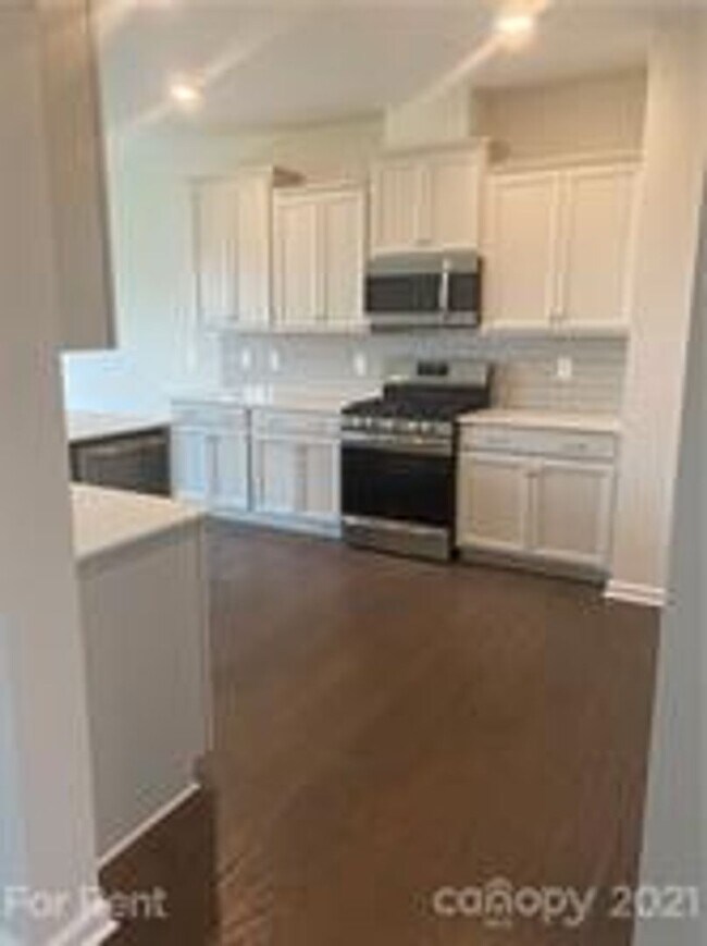 Building Photo - New Home in Desirable Palisades!
