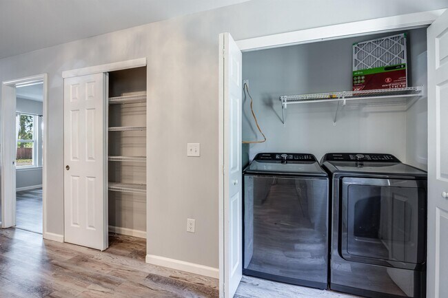 Building Photo - 3071 Highland Ave