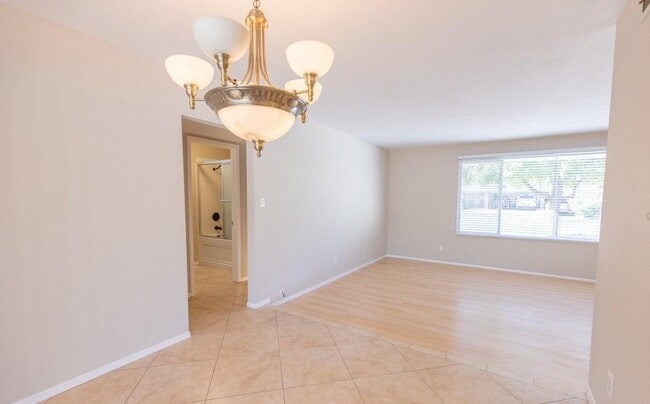 Building Photo - 2439 E Del Rio Dr