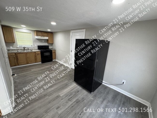 Building Photo - 509 W 35th St
