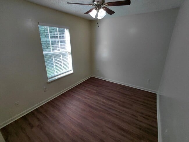 Building Photo - 2713 Oak Park Ct