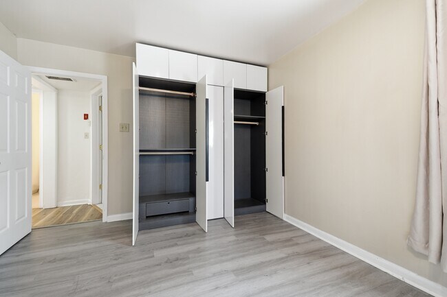 Building Photo - 600 Breeds Hill Rd
