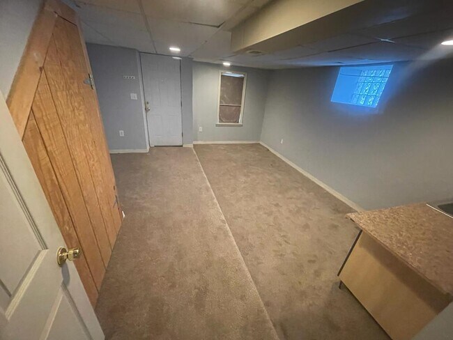 Building Photo - 339 Oak Rd