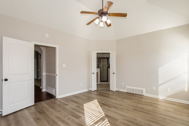 Building Photo - 290 Garden Springs Dr